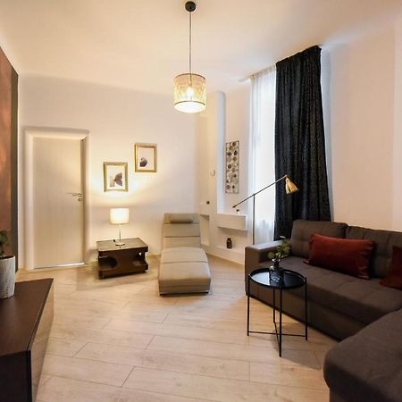 ブカレストAmazing Location & Elegant Apt - Old Townアパートメント エクステリア 写真